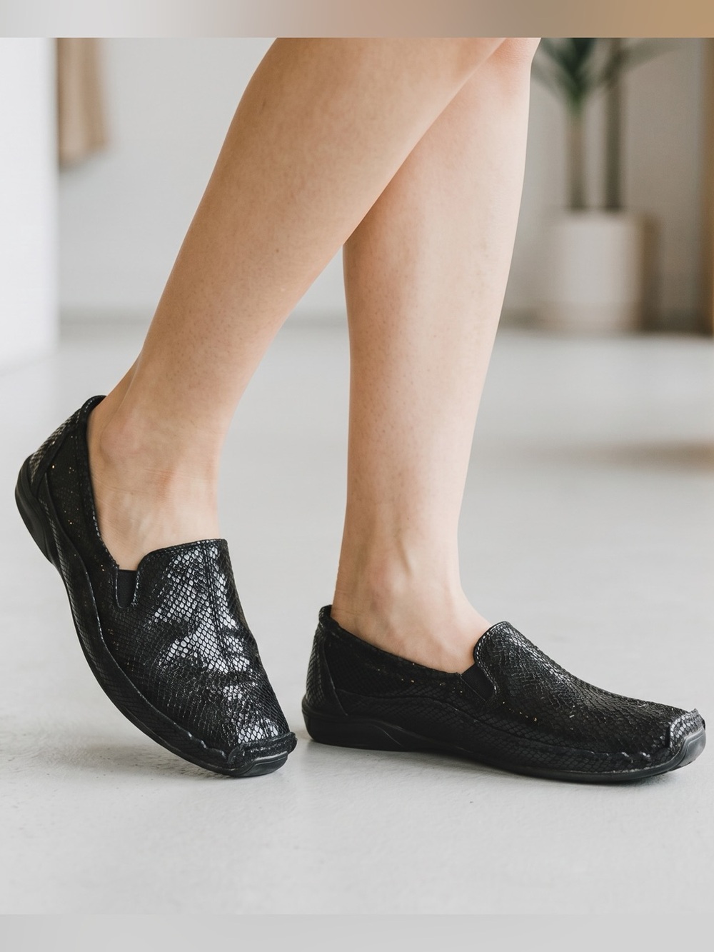 Bernie Mev PAM Black Leather Metallic Textured Slip-On Loafers